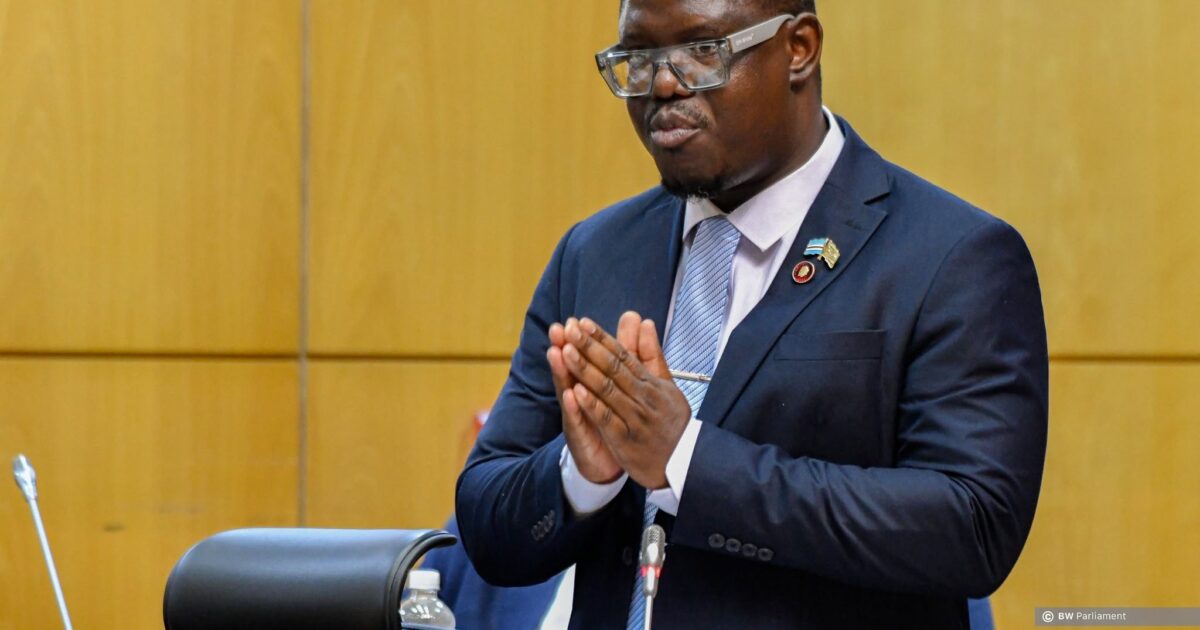 Motlaleng übersteht Misstrauensvotum